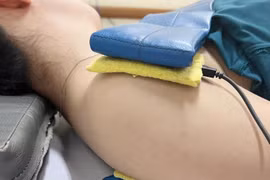 Cách phục hồi chức năng bán trật khớp vai trên người tai biến mạch máu não