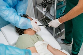 Nội soi dạ dày và đại tràng cùng lúc có tăng nguy cơ biến chứng?