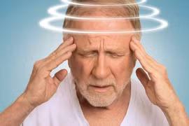 Bác sĩ mách cách khắc phục tình trạng đau đầu, hoa mắt, chóng mặt, buồn nôn...