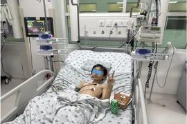 Trẻ 10 tuổi bị bò dẫm đạp đa chấn thương, dập rách phổi, nách