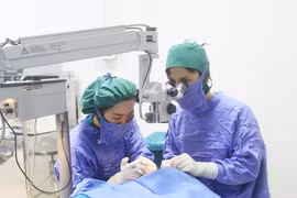 Kim loại văng vào mắt, xé rách nhãn cầu bệnh nhân khi dọn nhà đón tết