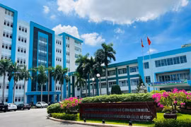 Siêu âm u nang buồng trứng phải nhưng phẫu thuật bóc u buồng trứng trái