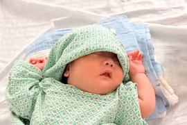 Kỳ tích 7 tuần thắp lửa hy vọng giữ thai dọa sinh non từ tuần 25