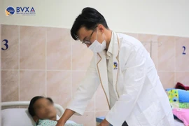 Nội soi cắt toàn bộ mạc treo đại tràng cho bệnh nhân ung thư manh tràng 