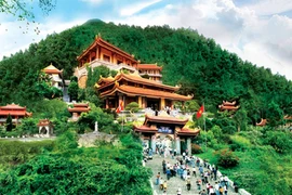 Thời tiết nắng nóng dễ phát sinh bệnh tật nên cần chú ý khi đi du lịch - Ảnh minh họa