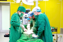 Phẫu thuật thành công bóc tách khối u buồng trứng cho bệnh nhân