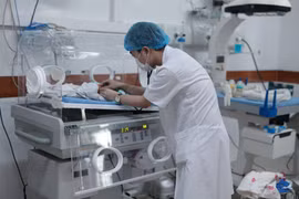 Viêm màng não do Enterovirus đe dọa trẻ nhỏ: Đừng chủ quan triệu chứng thường gặp