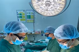 Cứu ca bệnh đặc biệt mắc nhiều bệnh chờ đợi và hy vọng có máu hiếm