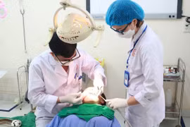 Tự về nhà sau nhổ răng khôn, cô gái trẻ choáng ngã gẫy thành hốc mắt