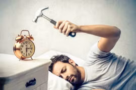 Điều gì xảy ra nếu bạn tắt chuông báo thức rồi ngủ tiếp