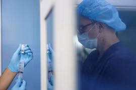 Vắc xin mRNA điều trị ung thư của Nga:Có thực sự cứu sống bệnh nhân K?