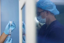 Vắc xin mRNA điều trị ung thư của Nga:Có thực sự cứu sống bệnh nhân K?