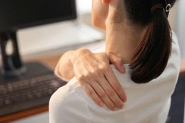Bác sĩ mách cách phòng ngừa đau cổ vai gáy