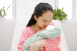 Vì sao mùa xuân được xem là thời điểm "vàng" để thụ thai?