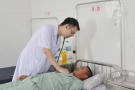 Tiểu nhiều, tức ngực... dấu hiệu suy thận?