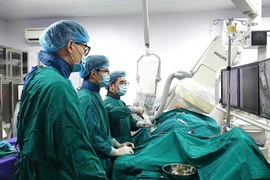 Bà lão 86 tuổi đi chơi bị sốc tim do nhồi máu cơ tim cấp