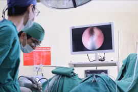 Tiểu buốt, đau hông lưng không ngờ thận ứ nước do hẹp niệu quản