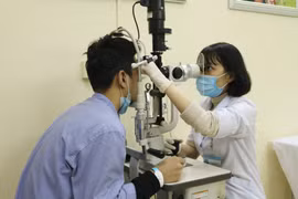 2 người loét giác mạc do trực khuẩn mủ xanh