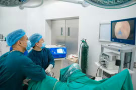 Bóc u tiền liệt tuyến bằng laser cứu cụ ông ngừng tim sau cắt tinh hoàn