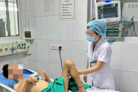 Uống 10 lít kiềm pha muối “thanh lọc cơ thể”, người đàn ông suýt mất mạng
