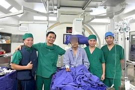 Can thiệp đặt 2 stent cứu sống thuyền viên Myanmar bị nhồi máu cơ tim cấp