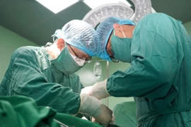 Thương vợ, nhiều đàn ông chủ động triệt sản