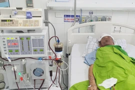 Tê liệt toàn thân vì viêm đa dây thần kinh cấp tính