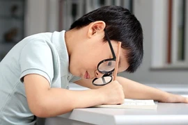 Đề xuất người dưới 18 tuổi bị cận, viễn thị được BHYT chi trả