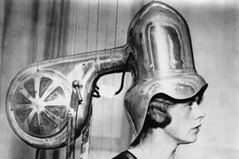 "Ngã ngửa" với các dụng cụ uốn tóc thời xưa