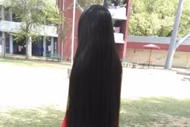 Có một 'Rapunzel' ngoài đời thực với mái tóc dài gần 2 mét suốt 30 năm không cắt