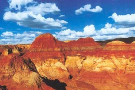 Mùa hè nắng nóng 70 độ C ở Hỏa Diệm Sơn