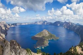 Vẻ đẹp chết người của 4 hồ nước trên thế giới