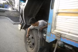 Coi chừng tai nạn từ nổ lốp xe ô tô