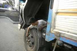 Coi chừng tai nạn từ nổ lốp xe ô tô