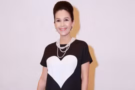 Diễm My trẻ trung, thanh lịch với váy họa tiết trái tim