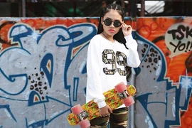 Loạt ảnh cực ngầu của cô bé dân ca Phương Mỹ Chi