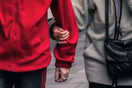 Vợ lừa chồng mắc bệnh mất trí để chiếm đoạt hàng chục tỷ đồng 