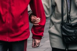 Vợ lừa chồng mắc bệnh mất trí để chiếm đoạt hàng chục tỷ đồng 