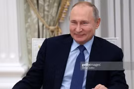 Những bộ trang phục giản dị nhưng đắt đỏ của Tổng thống Putin