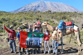 Chinh phục núi Kilimanjaro bằng lạc đà