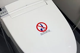 Nhật Bản: Chán "đứng truyền thống", đàn ông chuyển sang tiểu tiện kiểu ngồi 
