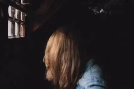 Tá hỏa cảnh nam giáo viên lạm dụng phụ nữ ngay trên đường phố