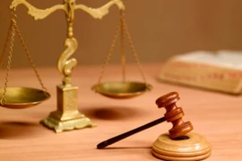 Giảng viên bị kiện vì lấy bằng Tiến sĩ nhưng không trở lại làm