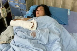 Kiên quyết muốn ly hôn, người phụ nữ bị chồng cầm dao đâm chém 