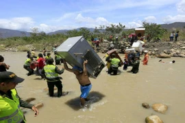 Dân khốn khổ vì khủng hoảng biên giới Venezuela-Colombia