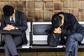Cuộc sống khắc nghiệt của "karoshi", những người làm việc đến chết ở Nhật