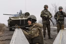 Thiệt hại nặng nề, dân quân vẫn dồn lính Ukraine ở vài hướng