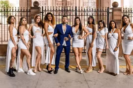 Cưới 9 vợ, người đàn ông phải lên lịch "sinh hoạt" chi tiết