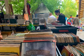 Trở về quá khứ tại khu chợ trời bên trong "Điện Kremlin" ở Nga 