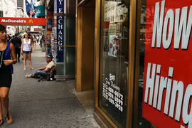 Điều gì khiến ngườiĐiều gì khiến người Mỹ bỏ việc với số lượng kỷ lục?Mỹ bỏ việc với tốc độ kỷ lục?